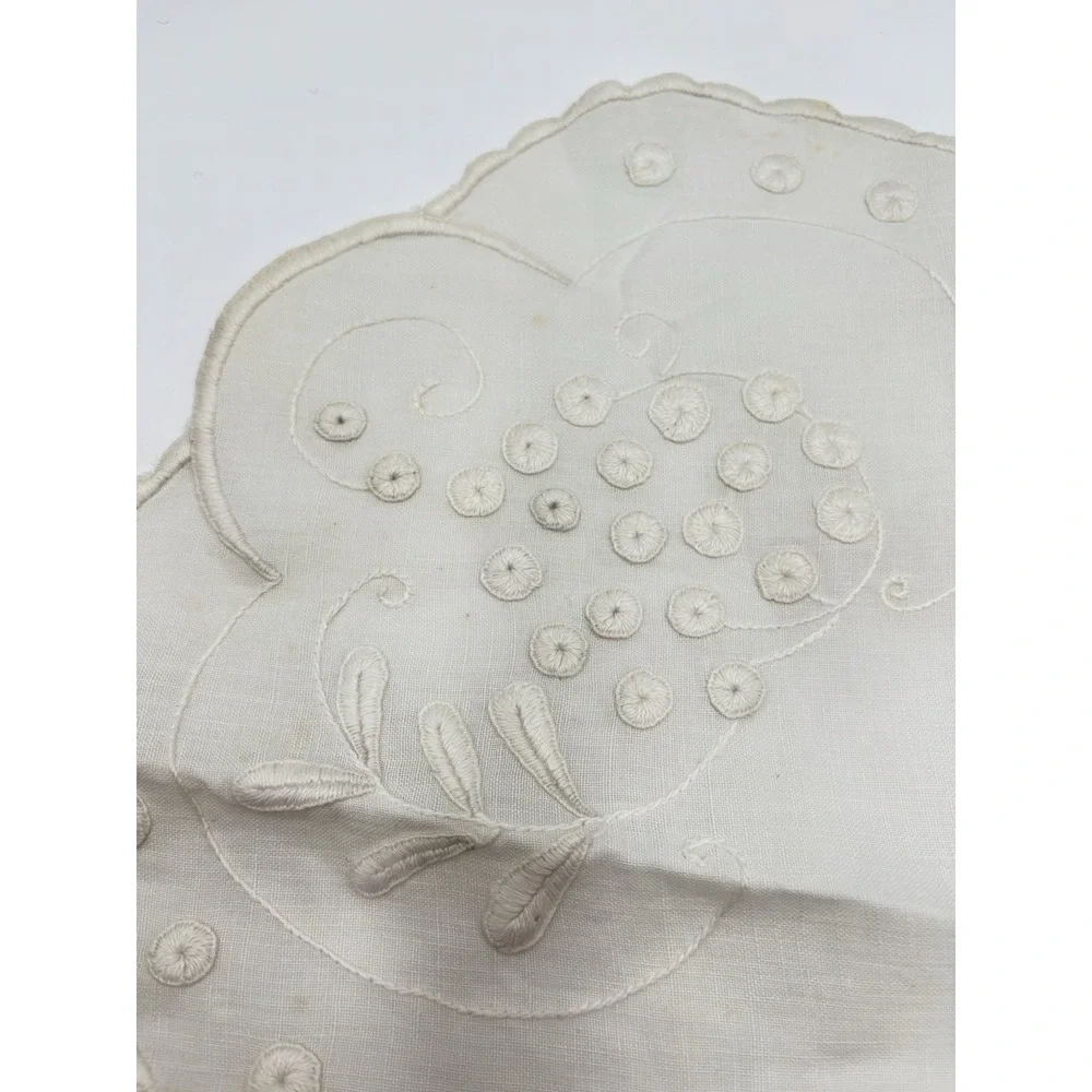 Vintage White Embroidered Linen Dresser Scarf Doily Table Runner Cutwork 16x15